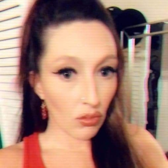 Meet your Posher, Christie - Picture 1 of 1